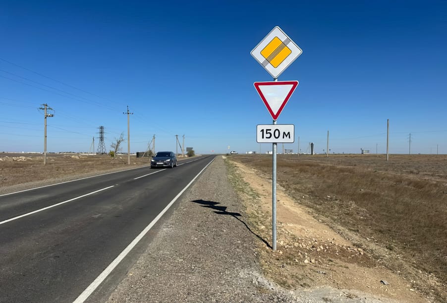 В Республике Крым обновили 3 км трассы Евпатория – порт Мирный – Штормовое